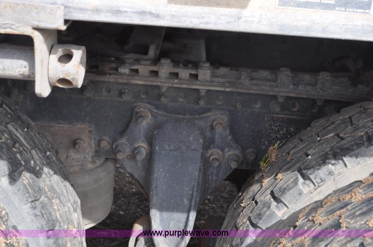 image for item G7328 2007 Freightliner Columbia semi truck