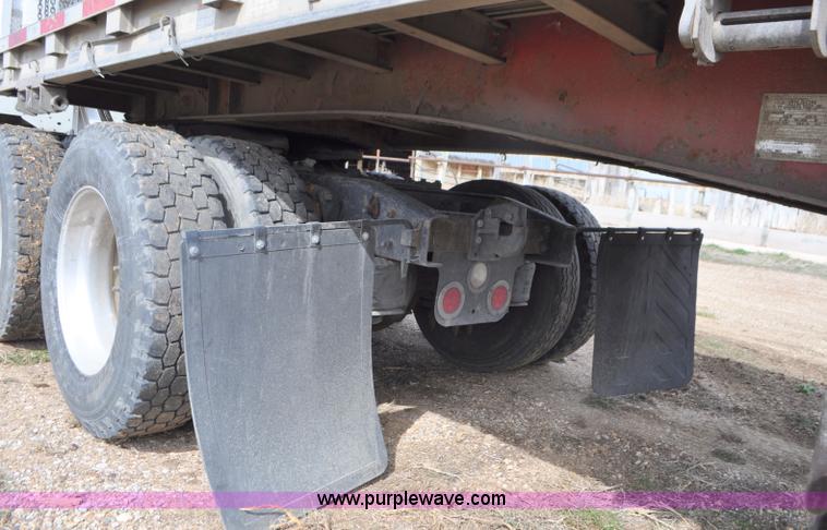 image for item G7328 2007 Freightliner Columbia semi truck