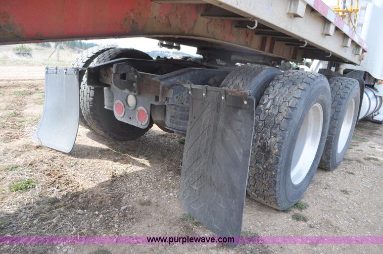 image for item G7328 2007 Freightliner Columbia semi truck