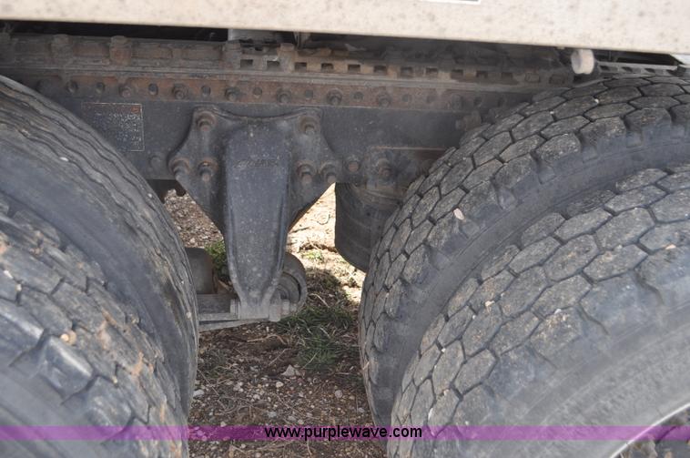 image for item G7328 2007 Freightliner Columbia semi truck