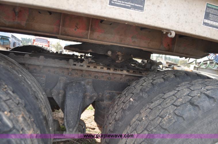 image for item G7328 2007 Freightliner Columbia semi truck