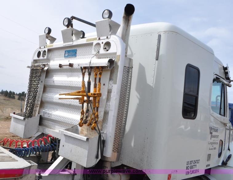 image for item G7328 2007 Freightliner Columbia semi truck