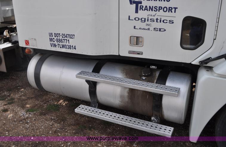 image for item G7328 2007 Freightliner Columbia semi truck