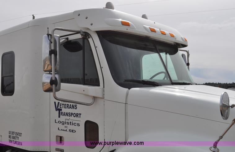 image for item G7328 2007 Freightliner Columbia semi truck
