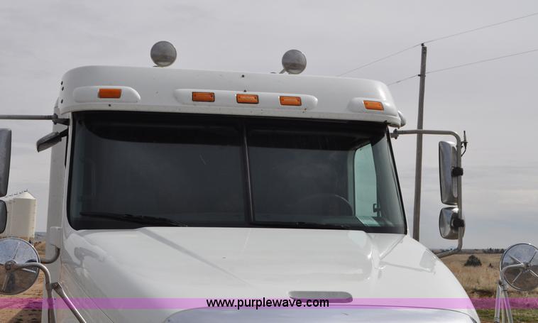 image for item G7328 2007 Freightliner Columbia semi truck