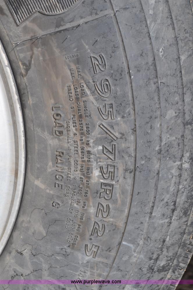 image for item G7328 2007 Freightliner Columbia semi truck