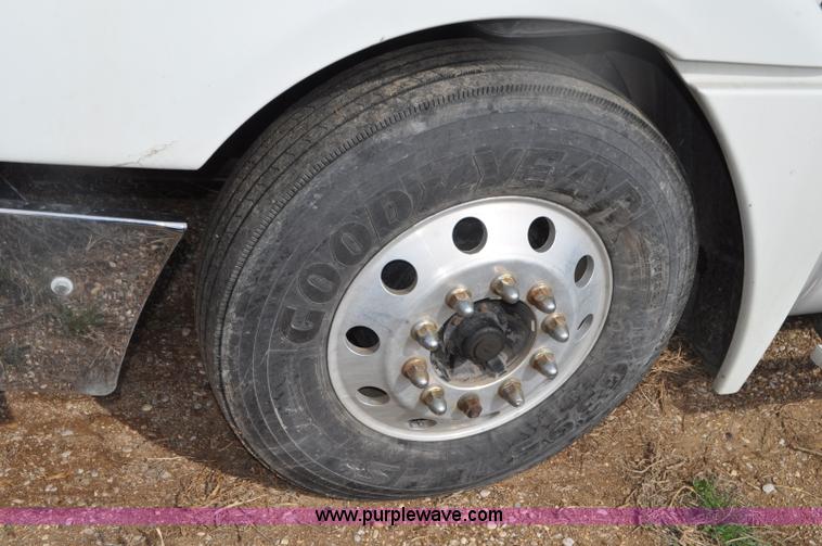 image for item G7328 2007 Freightliner Columbia semi truck