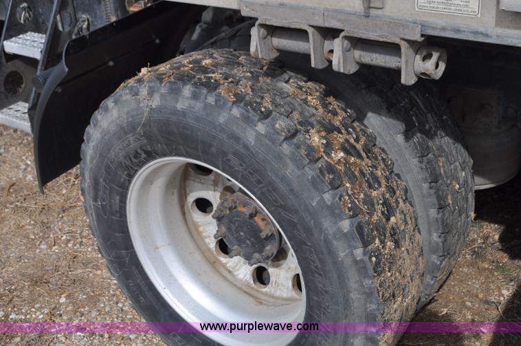 image for item G7328 2007 Freightliner Columbia semi truck