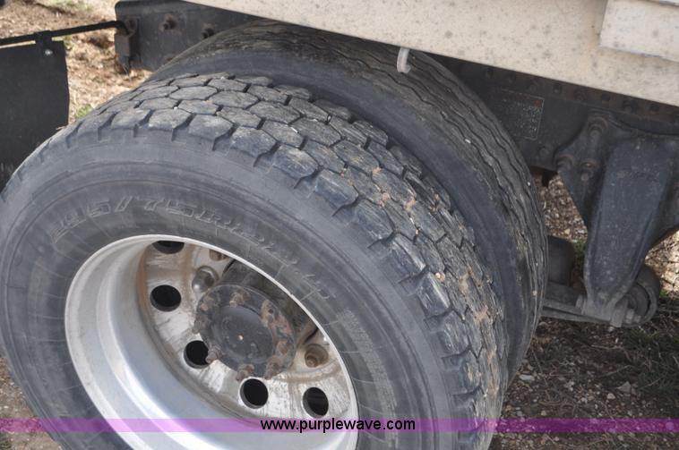 image for item G7328 2007 Freightliner Columbia semi truck