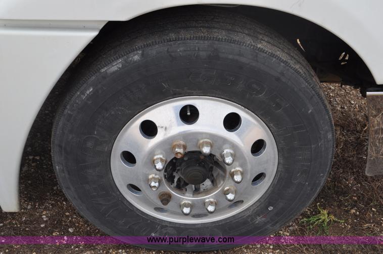 image for item G7328 2007 Freightliner Columbia semi truck