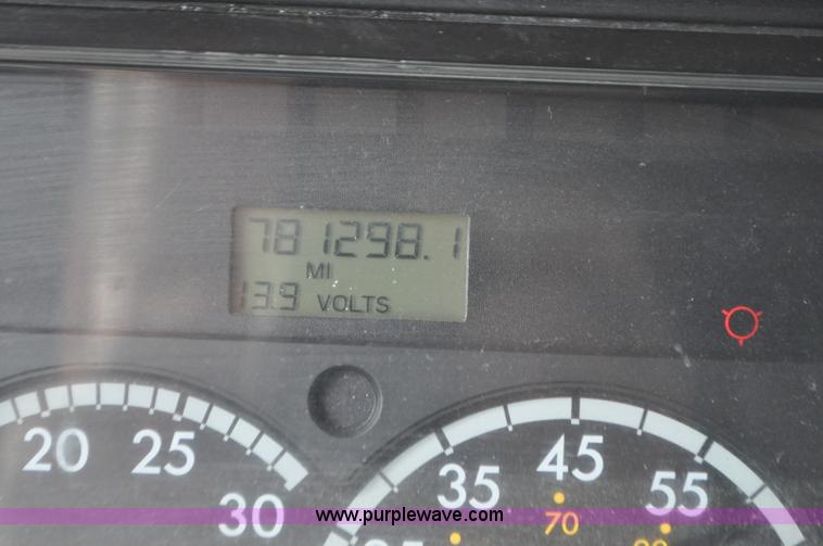 image for item G7328 2007 Freightliner Columbia semi truck