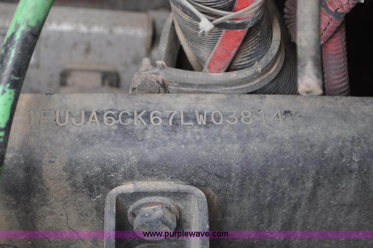 image for item G7328 2007 Freightliner Columbia semi truck