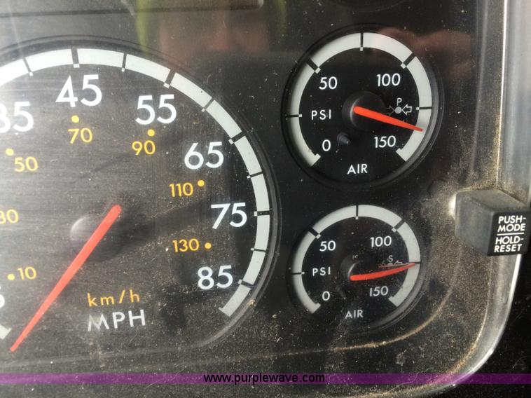 image for item G7328 2007 Freightliner Columbia semi truck