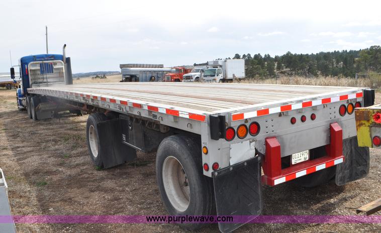 image for item G7329 2007 Wilson CF900 flatbed trailer