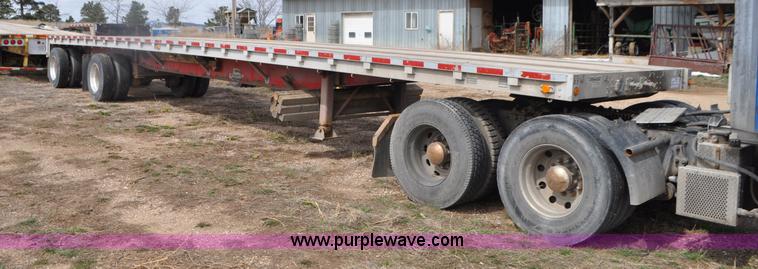 image for item G7329 2007 Wilson CF900 flatbed trailer