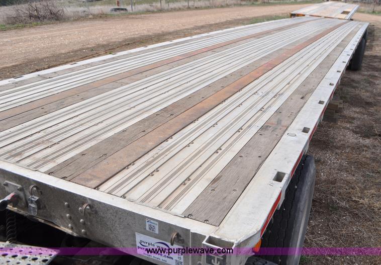 image for item G7329 2007 Wilson CF900 flatbed trailer
