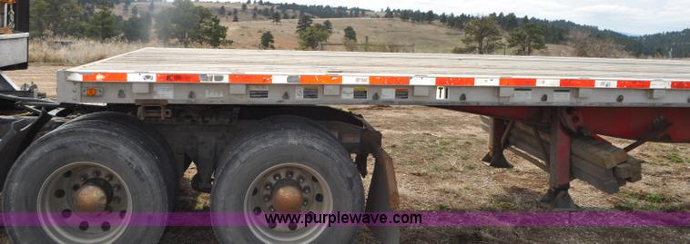 image for item G7329 2007 Wilson CF900 flatbed trailer