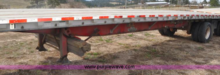 image for item G7329 2007 Wilson CF900 flatbed trailer