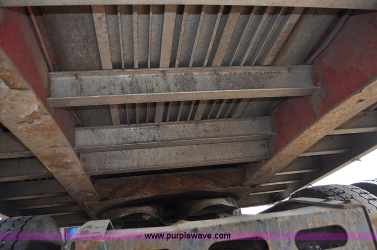 image for item G7329 2007 Wilson CF900 flatbed trailer