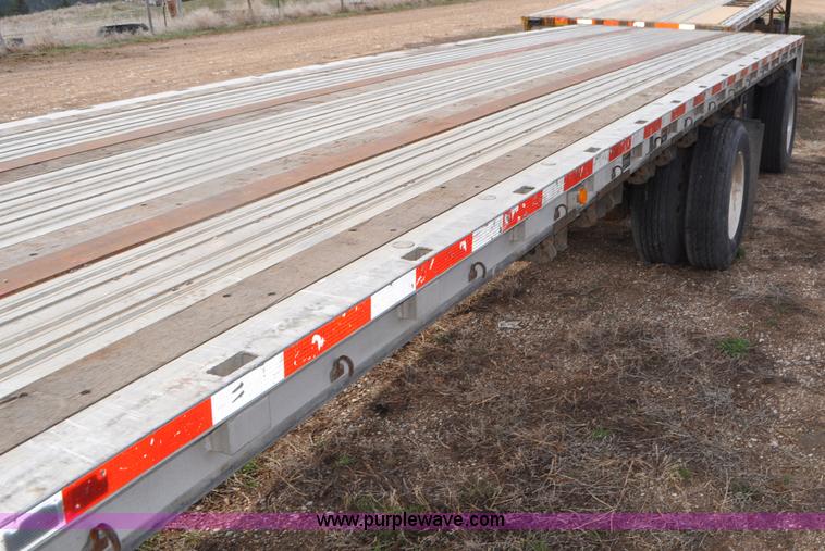 image for item G7329 2007 Wilson CF900 flatbed trailer