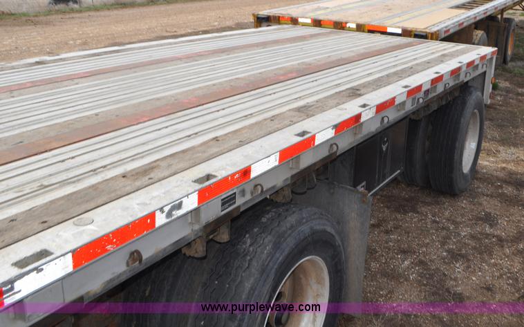 image for item G7329 2007 Wilson CF900 flatbed trailer