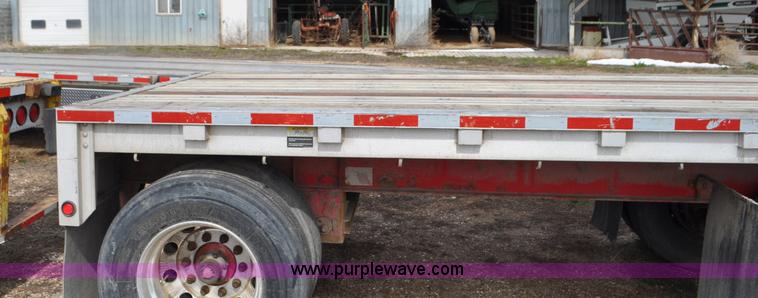image for item G7329 2007 Wilson CF900 flatbed trailer