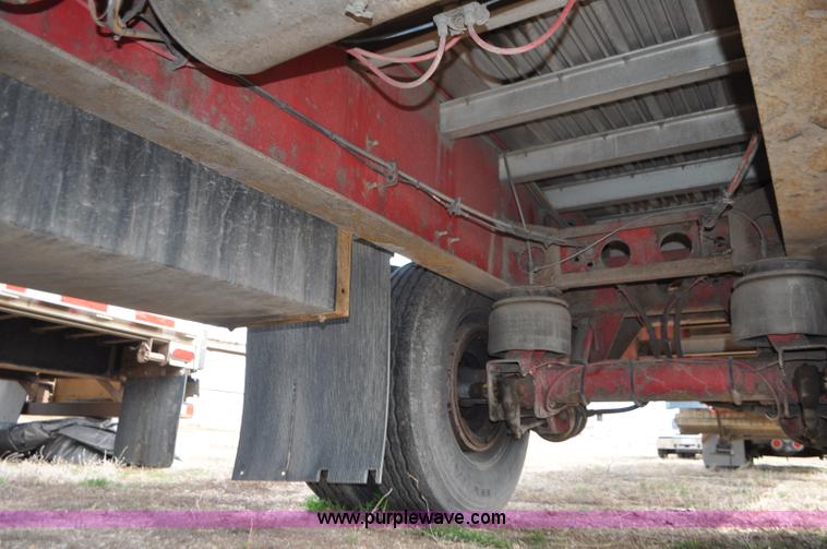 image for item G7329 2007 Wilson CF900 flatbed trailer