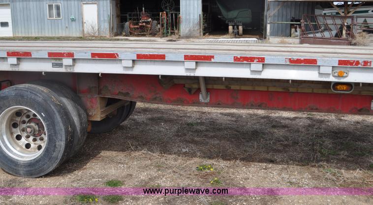 image for item G7329 2007 Wilson CF900 flatbed trailer