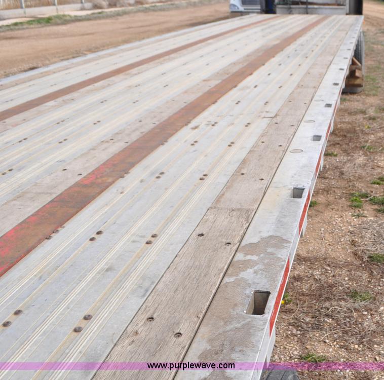 image for item G7329 2007 Wilson CF900 flatbed trailer