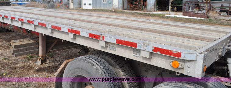 image for item G7329 2007 Wilson CF900 flatbed trailer