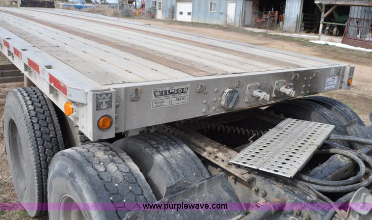 image for item G7329 2007 Wilson CF900 flatbed trailer