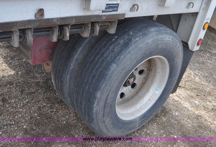 image for item G7329 2007 Wilson CF900 flatbed trailer