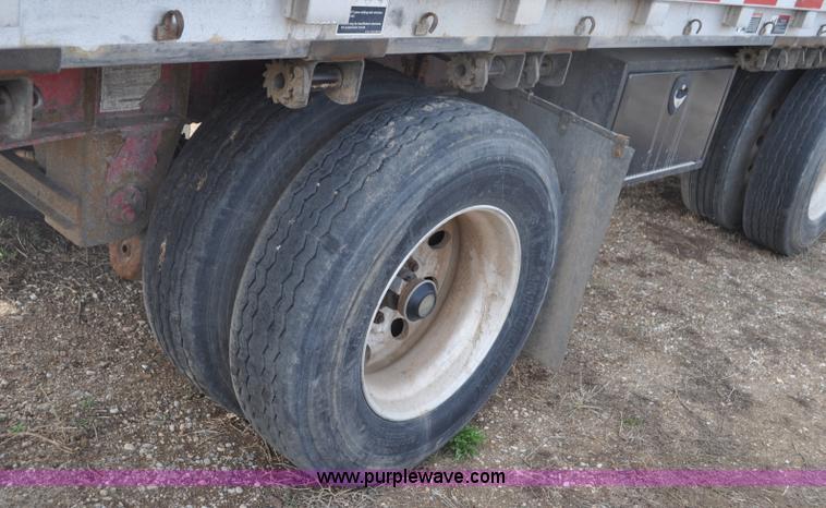 image for item G7329 2007 Wilson CF900 flatbed trailer