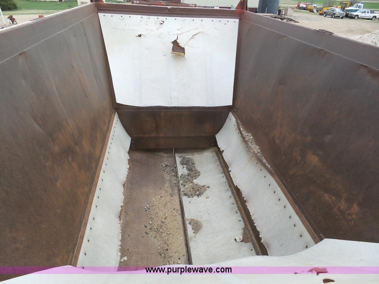 image for item J6125 1994 Ranch bottom dump trailer