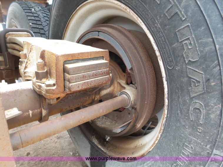 image for item J6125 1994 Ranch bottom dump trailer