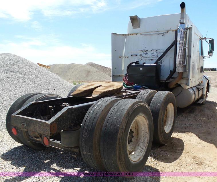 image for item J6143 1996 Volvo WIA semi truck