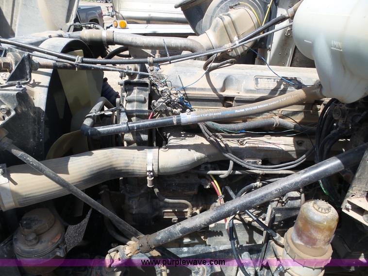 image for item J6143 1996 Volvo WIA semi truck