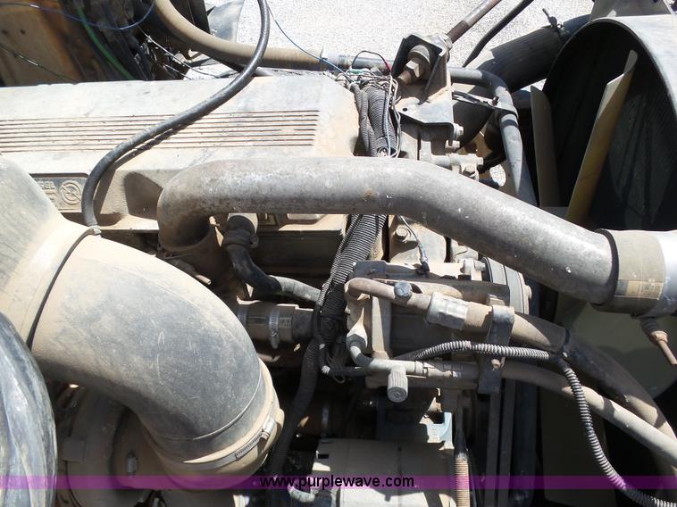 image for item J6143 1996 Volvo WIA semi truck