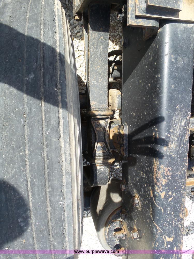 image for item J6143 1996 Volvo WIA semi truck