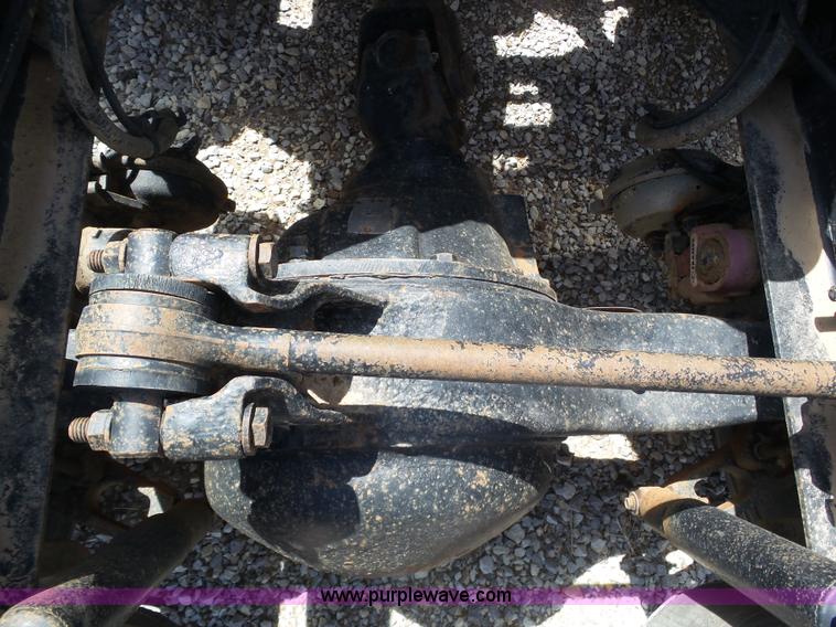 image for item J6143 1996 Volvo WIA semi truck