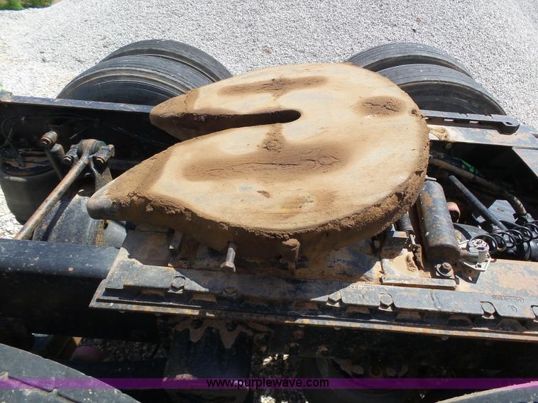 image for item J6143 1996 Volvo WIA semi truck