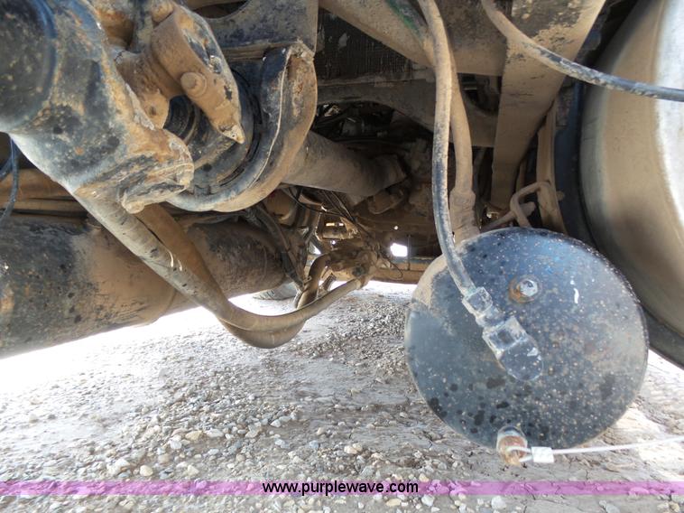 image for item J6143 1996 Volvo WIA semi truck