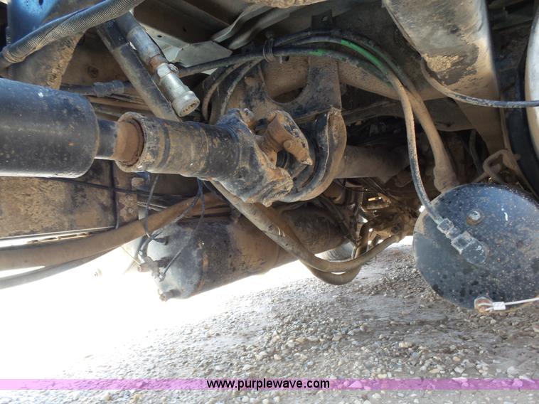 image for item J6143 1996 Volvo WIA semi truck