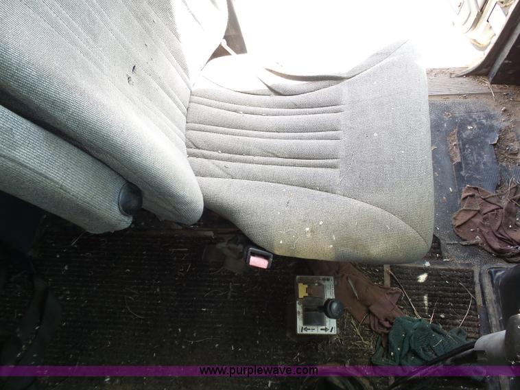 image for item J6143 1996 Volvo WIA semi truck