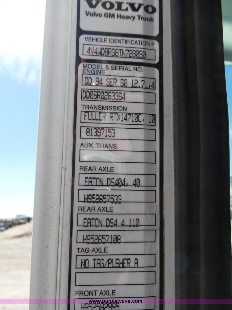 image for item J6143 1996 Volvo WIA semi truck