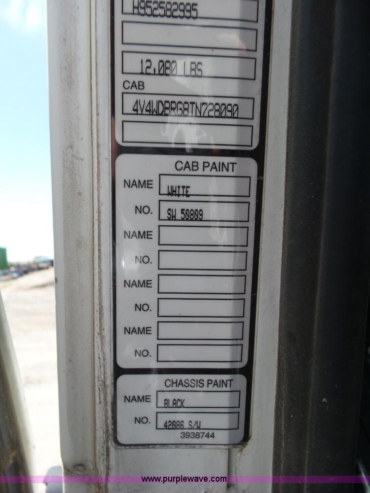 image for item J6143 1996 Volvo WIA semi truck