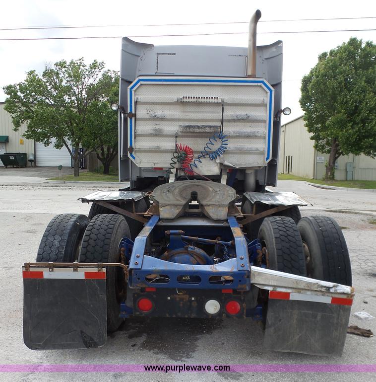 image for item J7515 2010 Volvo VNL semi truck