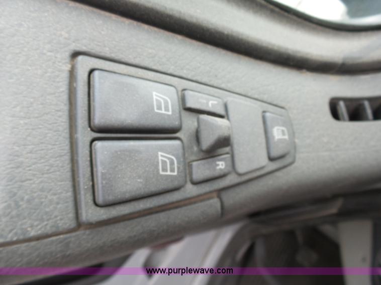 image for item J7515 2010 Volvo VNL semi truck