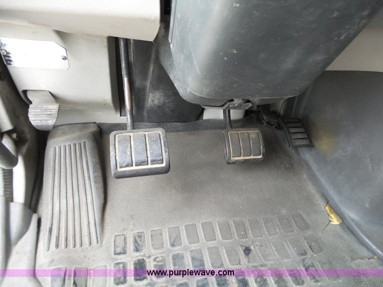 image for item J7515 2010 Volvo VNL semi truck