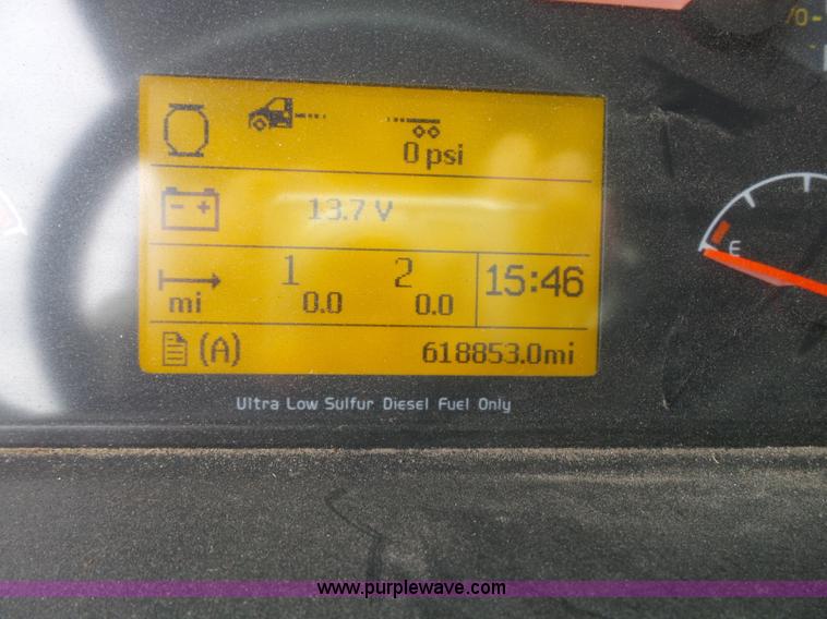 image for item J7515 2010 Volvo VNL semi truck